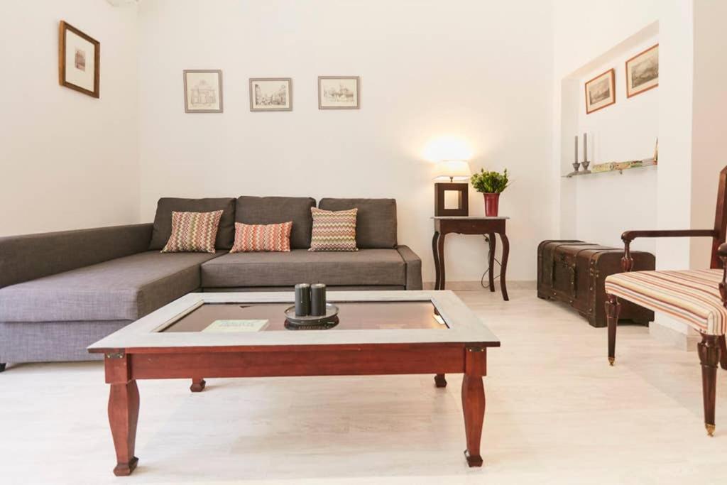 Original Y Coqueto Apartamento Junto A Plaza Mayor Apartment Madrid Bagian luar foto