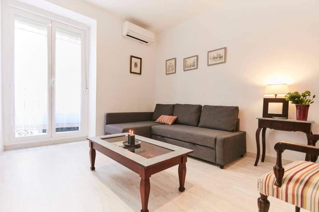 Original Y Coqueto Apartamento Junto A Plaza Mayor Apartment Madrid Bagian luar foto