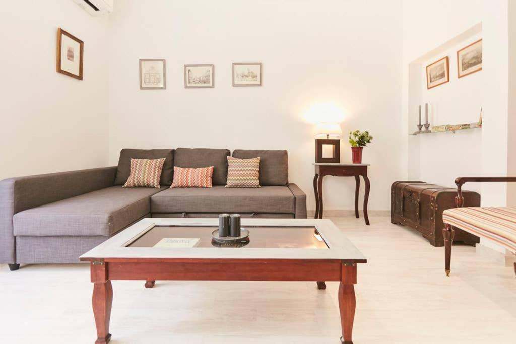 Original Y Coqueto Apartamento Junto A Plaza Mayor Apartment Madrid Bagian luar foto